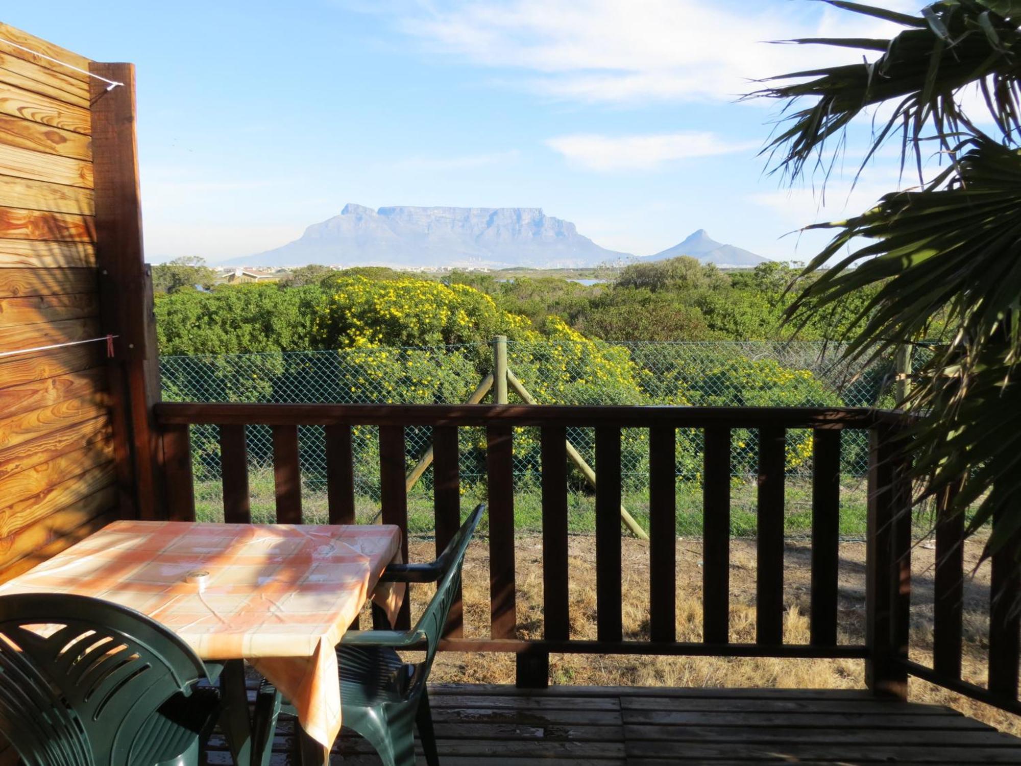 Cape Oasis Guesthouse Bloubergstrand Esterno foto