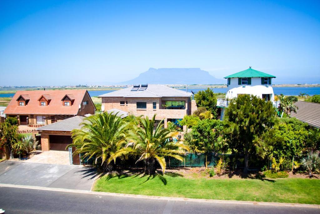 Cape Oasis Guesthouse Bloubergstrand Esterno foto