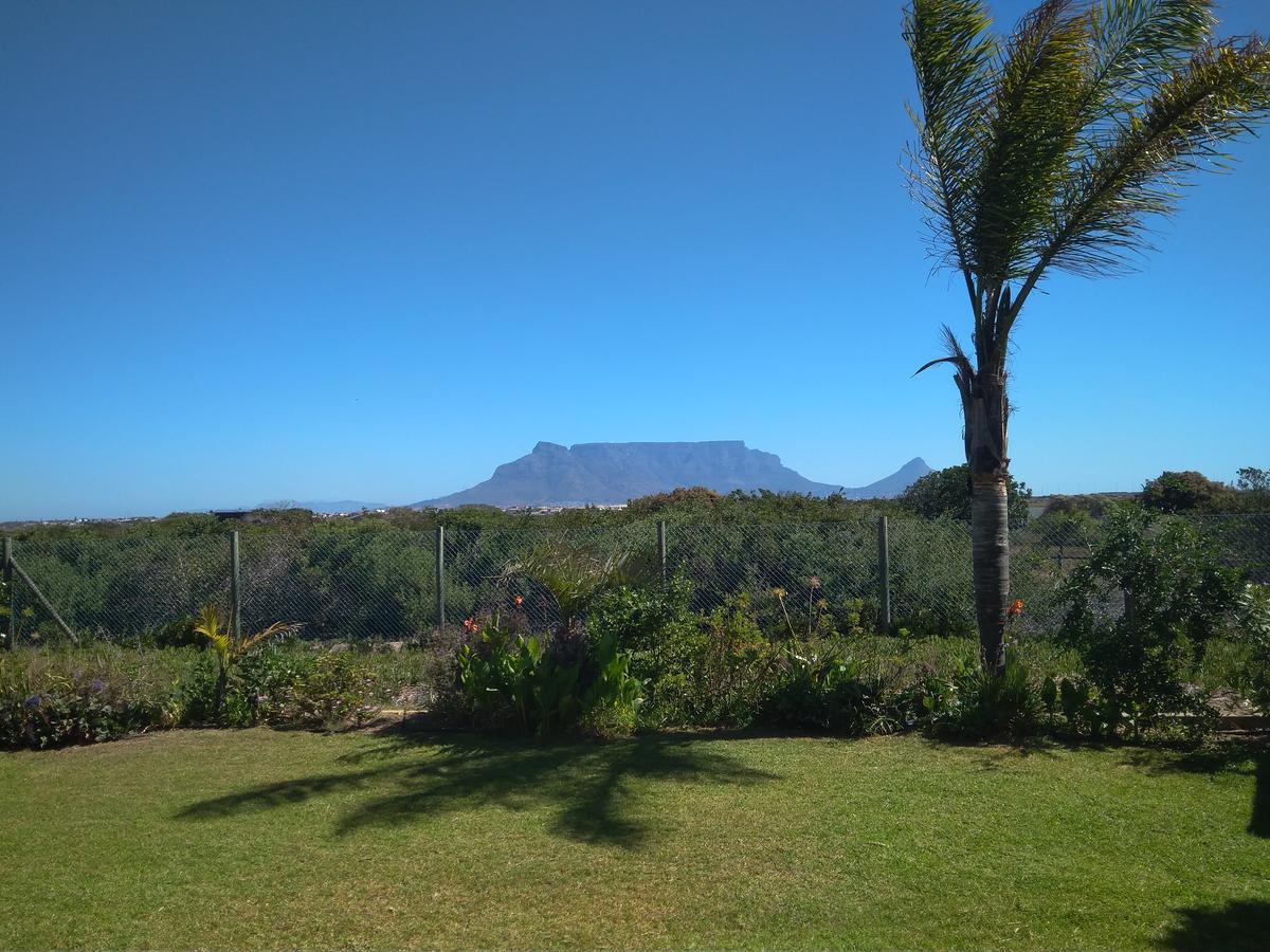 Cape Oasis Guesthouse Bloubergstrand Esterno foto